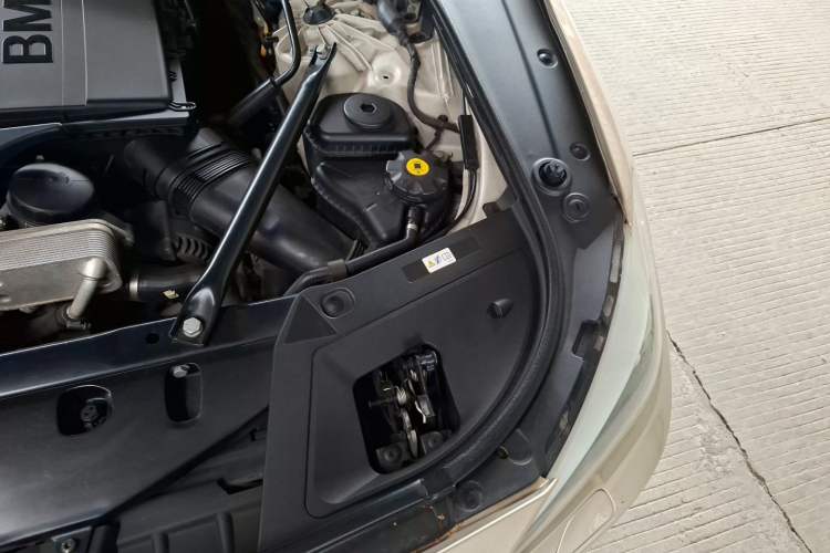 Used BMW 5 Series GT 2011 535i Elegant Edition Engine Bay Left