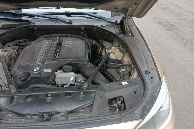Used BMW 5 Series GT 2011 535i xDrive Luxury Edition Engine Bay Left