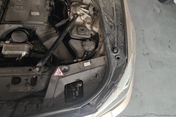 Used BMW 5 Series GT 2011 535i Elegant Edition Engine Bay Left