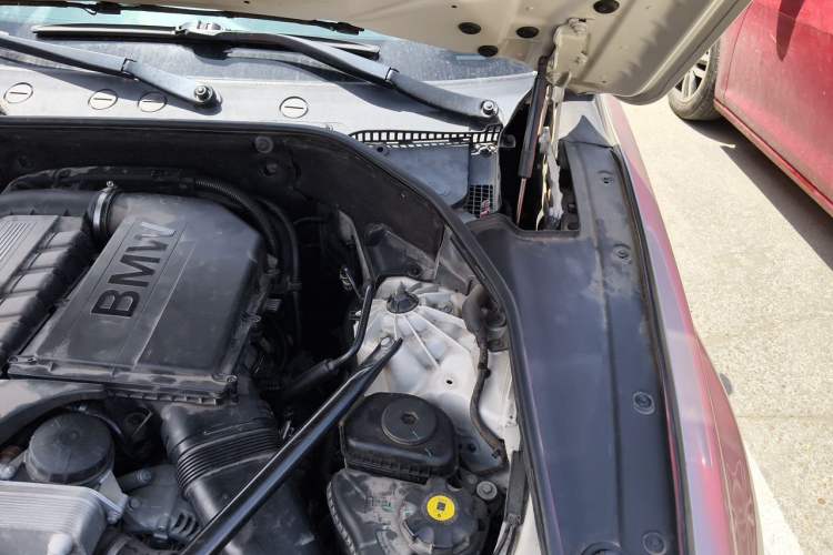 Used BMW 5 Series GT 2011 535i xDrive Luxury Edition Engine Bay Left
