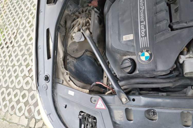 Used BMW 5 Series GT 2011 535i Elegant Edition Engine Bay Right