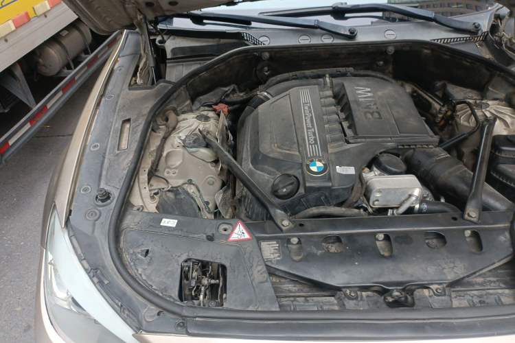 Used BMW 5 Series GT 2011 535i xDrive Luxury Edition Engine Bay Right