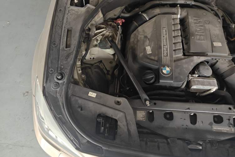 Used BMW 5 Series GT 2011 535i Elegant Edition Engine Bay Right