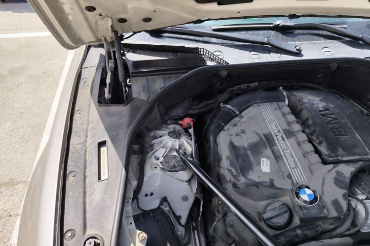 Used BMW 5 Series GT 2011 535i xDrive Luxury Edition Engine Bay Right