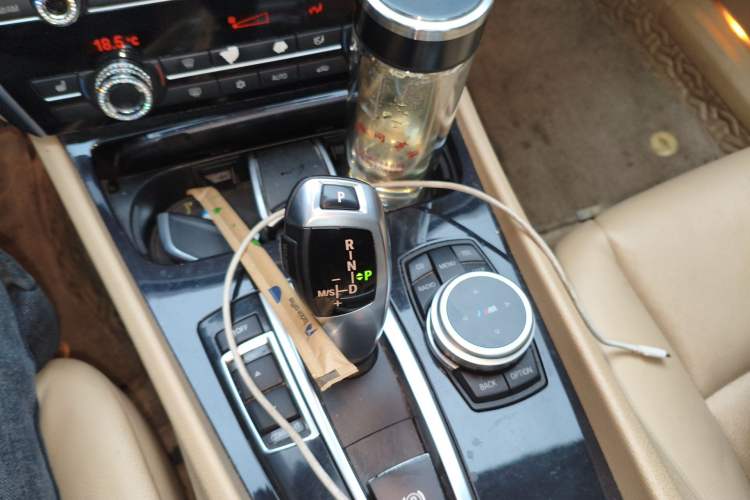 Used BMW 5 Series GT 2011 535i Elegant Edition Gear Lever