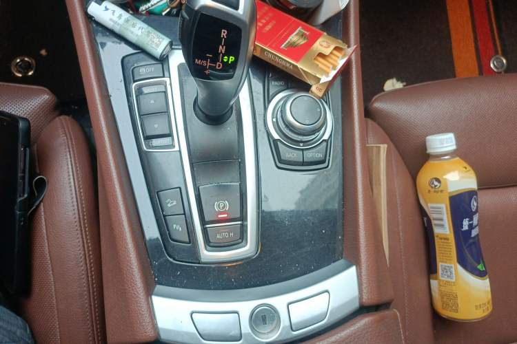 Used BMW 5 Series GT 2011 535i xDrive Luxury Edition Gear Lever