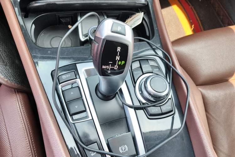 Used BMW 5 Series GT 2011 535i xDrive Luxury Edition Gear Lever