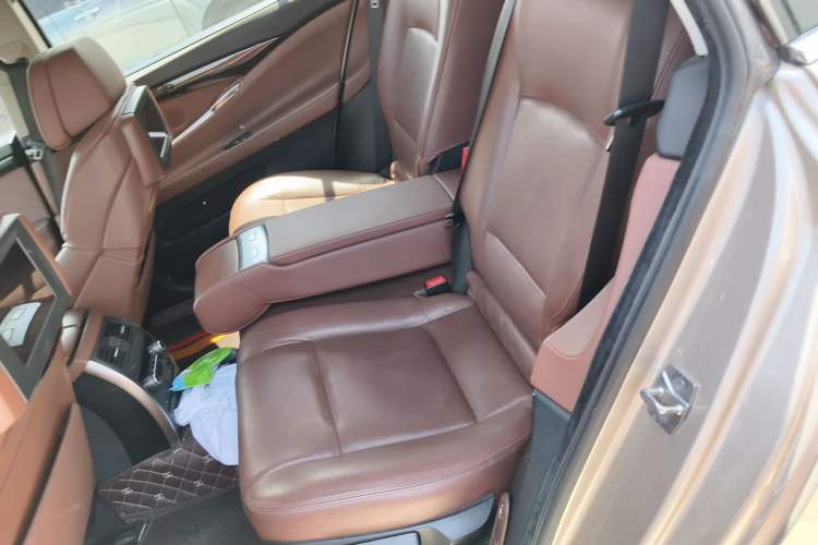 Used BMW 5 Series GT 2011 535i xDrive Luxury Edition Left Rear Seat