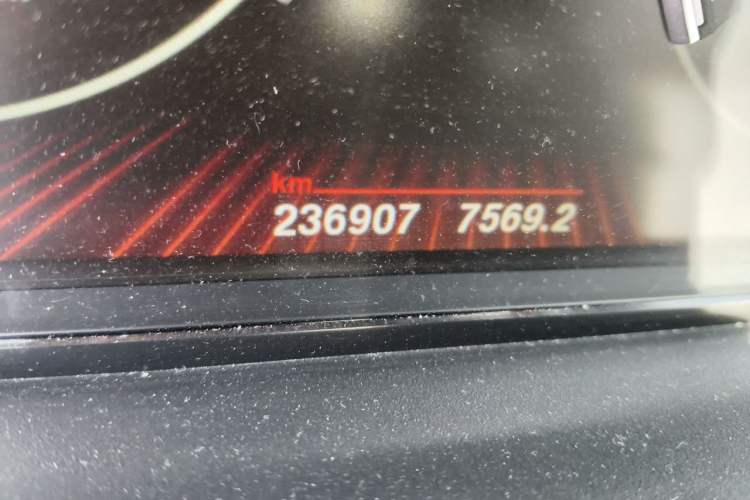 Used BMW 5 Series GT 2011 535i xDrive Luxury Edition Odometer Close Up