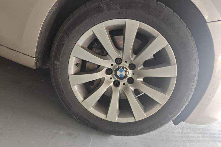 Used BMW 5 Series GT 2011 535i Elegant Edition Right Front Wheel Hub