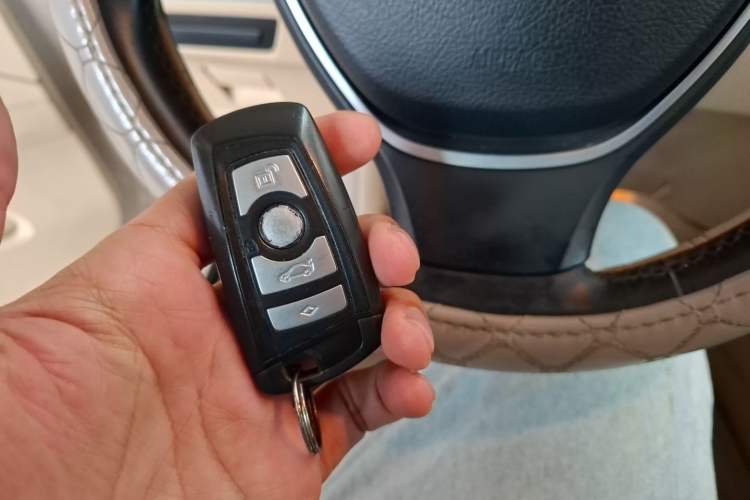 Used BMW 5 Series GT 2011 535i Elegant Edition Vehicle Key