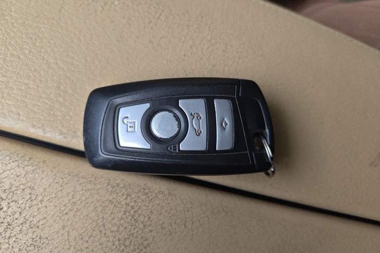 Used BMW 5 Series GT 2011 535i Elegant Edition Vehicle Key