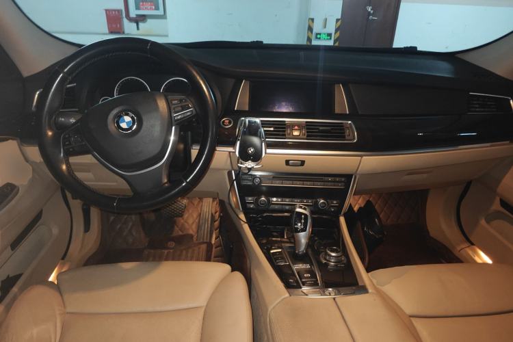 Used BMW 5 Series GT 2011 535i Elegant Edition Center Console