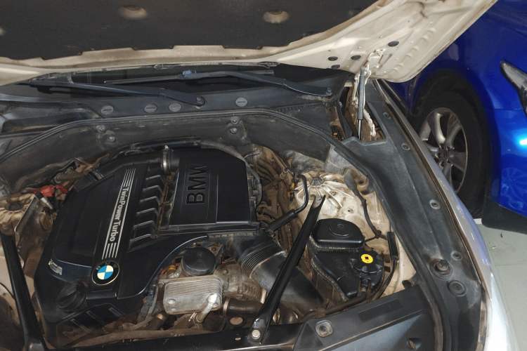 Used BMW 5 Series GT 2011 535i Elegant Edition Engine Bay Left