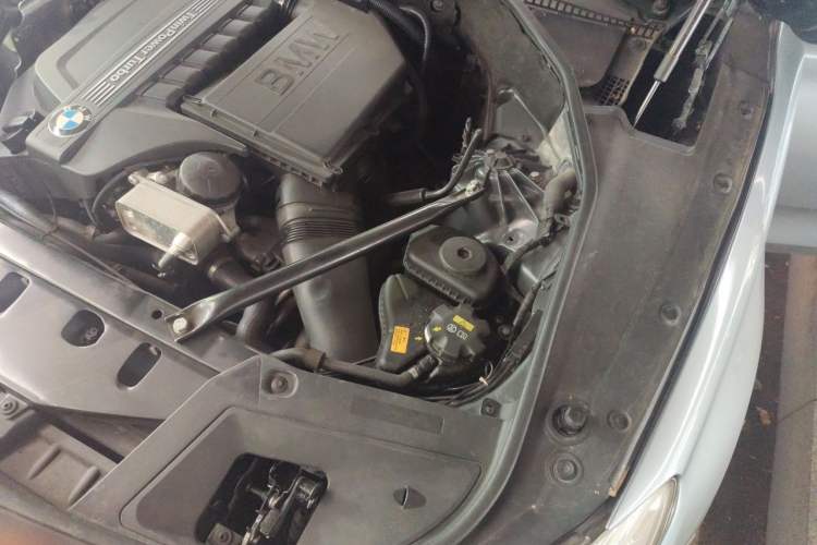 Used BMW 5 Series GT 2011 535i Elegant Edition Engine Bay Left
