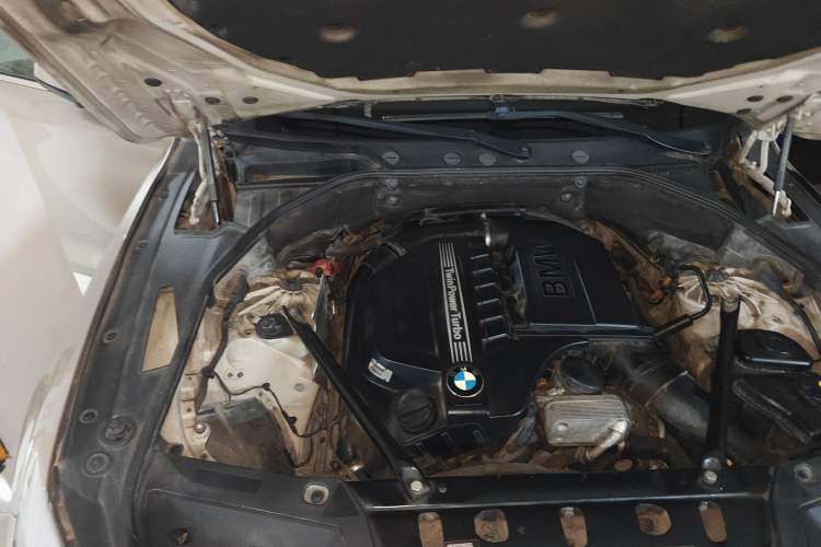 Used BMW 5 Series GT 2011 535i Elegant Edition Engine Bay Right