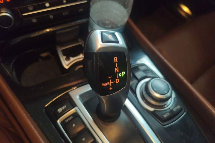 Used BMW 5 Series GT 2011 535i Elegant Edition Gear Lever