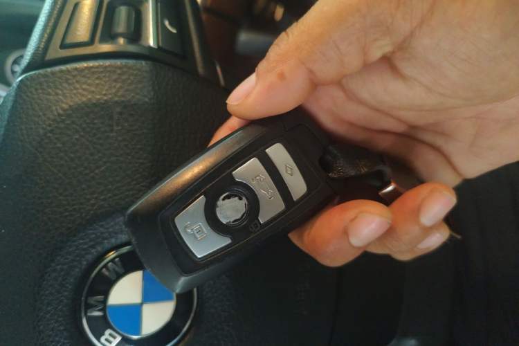 Used BMW 5 Series GT 2011 535i Elegant Edition Vehicle Key