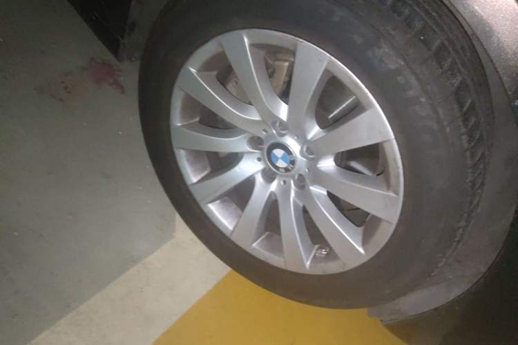 Used BMW 5 Series GT 2011 535i Elegant Edition Right Front Wheel Hub