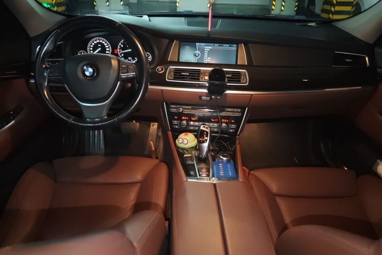 Used BMW 5 Series GT 2011 535i xDrive Luxury Edition Center Console