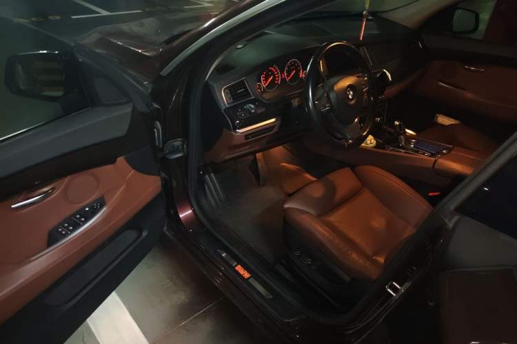Used BMW 5 Series GT 2011 535i xDrive Luxury Edition Driver Seat