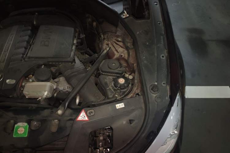 Used BMW 5 Series GT 2011 535i xDrive Luxury Edition Engine Bay Left
