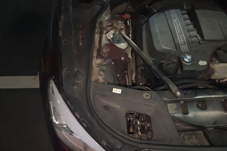 Used BMW 5 Series GT 2011 535i xDrive Luxury Edition Engine Bay Right