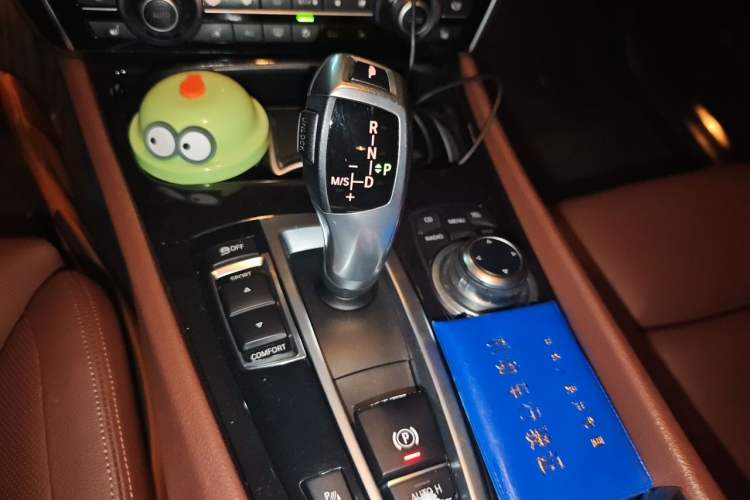 Used BMW 5 Series GT 2011 535i xDrive Luxury Edition Gear Lever