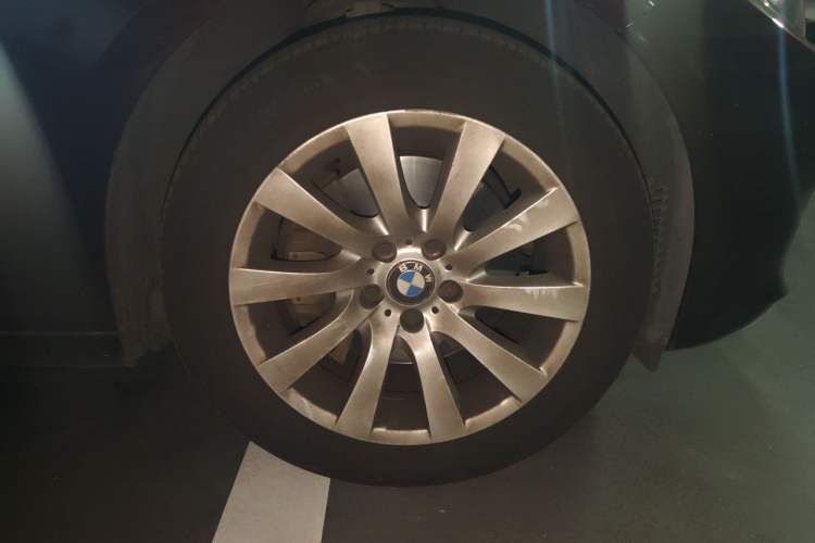 Used BMW 5 Series GT 2011 535i xDrive Luxury Edition Right Front Wheel Hub