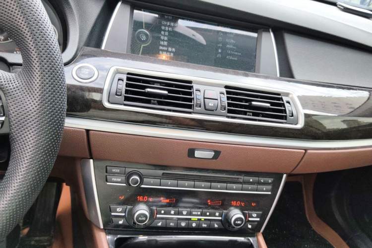 Used BMW 5 Series GT 2011 535i xDrive Luxury Edition Audio And AC Panel