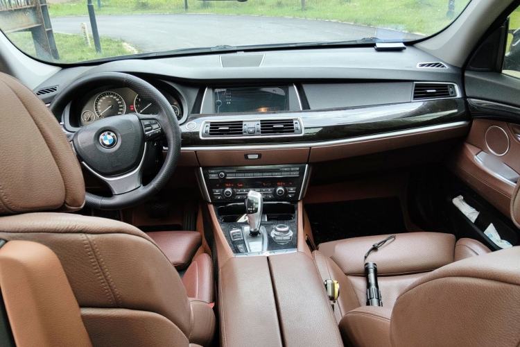 Used BMW 5 Series GT 2011 535i xDrive Luxury Edition Center Console