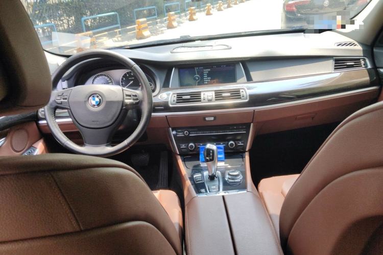 Used BMW 5 Series GT 2011 535i Elegant Edition Center Console
