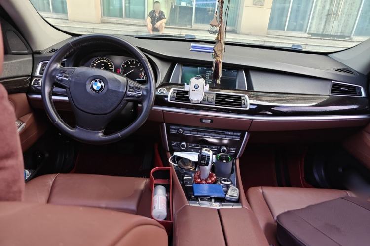 Used BMW 5 Series GT 2011 535i Elegant Edition Center Console