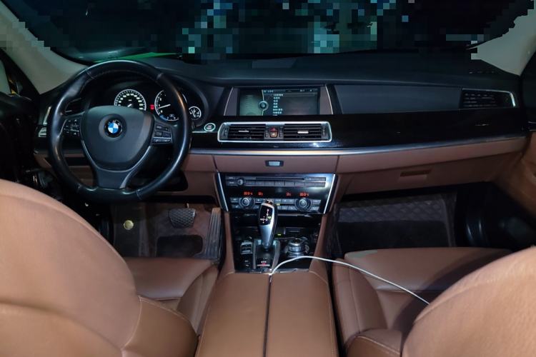 Used BMW 5 Series GT 2011 535i xDrive Luxury Edition Center Console