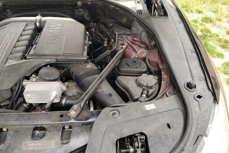 Used BMW 5 Series GT 2011 535i xDrive Luxury Edition Engine Bay Left