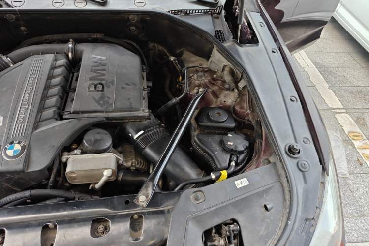 Used BMW 5 Series GT 2011 535i Elegant Edition Engine Bay Left