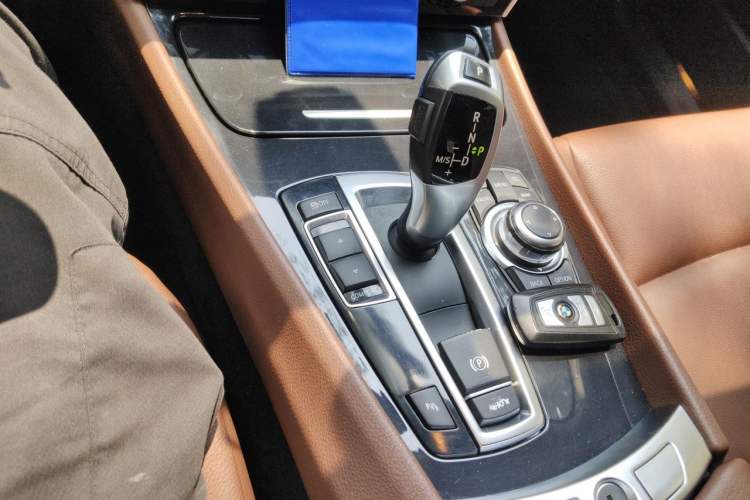 Used BMW 5 Series GT 2011 535i Elegant Edition Gear Lever