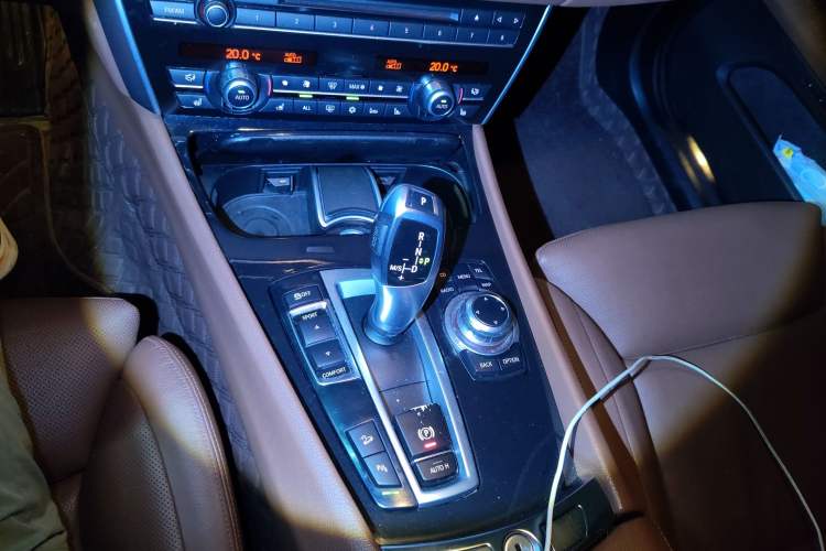 Used BMW 5 Series GT 2011 535i xDrive Luxury Edition Gear Lever