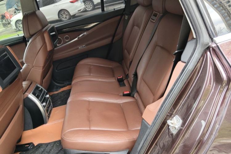 Used BMW 5 Series GT 2011 535i xDrive Luxury Edition Left Rear Seat