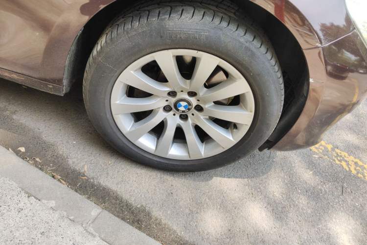 Used BMW 5 Series GT 2011 535i Elegant Edition Right Front Wheel Hub