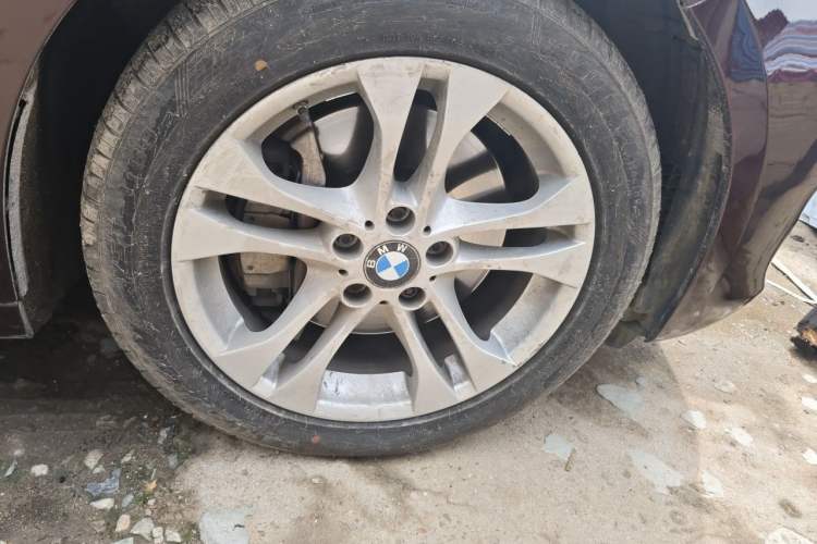 Used BMW 5 Series GT 2011 535i Elegant Edition Right Front Wheel Hub