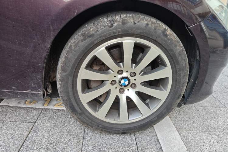 Used BMW 5 Series GT 2011 535i Elegant Edition Right Front Wheel Hub