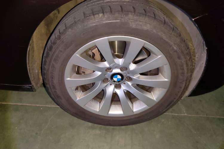Used BMW 5 Series GT 2011 535i xDrive Luxury Edition Right Front Wheel Hub