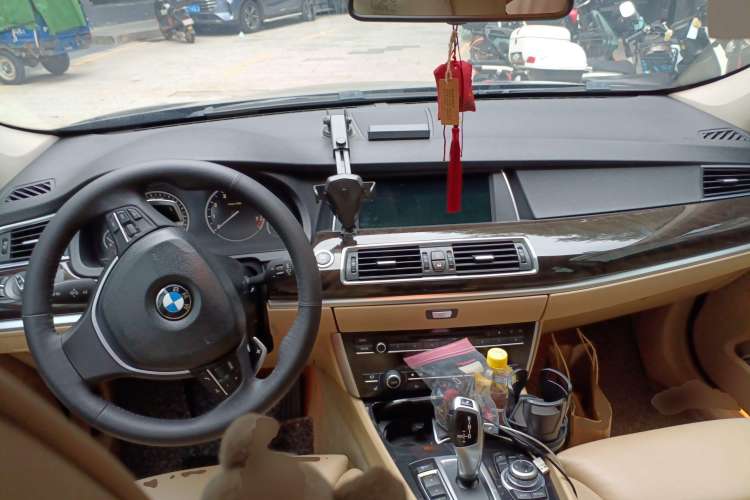 Used BMW 5 Series GT 2011 535i Elegant Edition Center Console