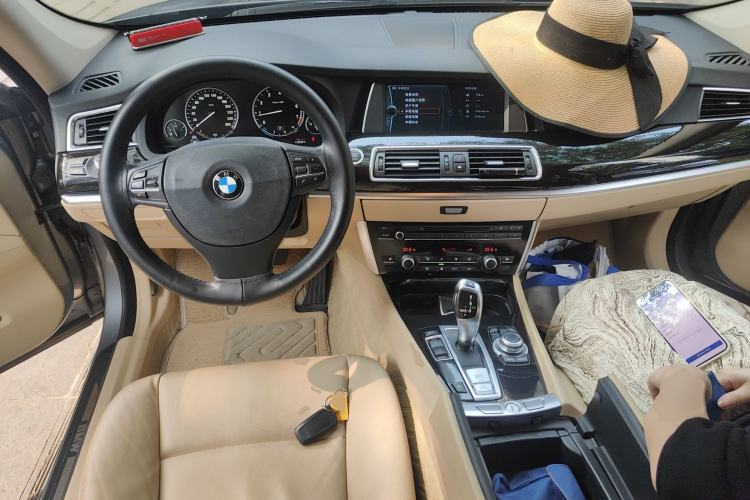 Used BMW 5 Series GT 2011 535i Elegant Edition Center Console
