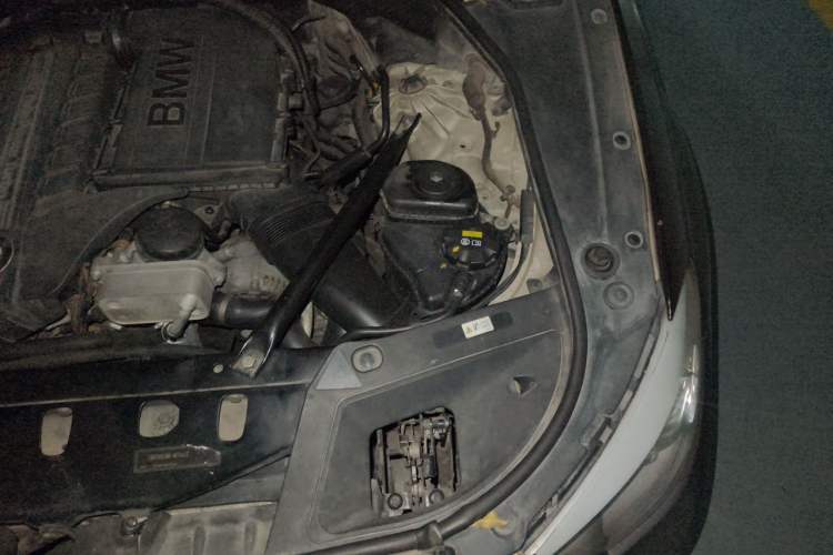 Used BMW 5 Series GT 2011 535i Elegant Edition Engine Bay Left