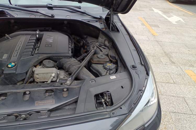 Used BMW 5 Series GT 2011 535i Elegant Edition Engine Bay Left