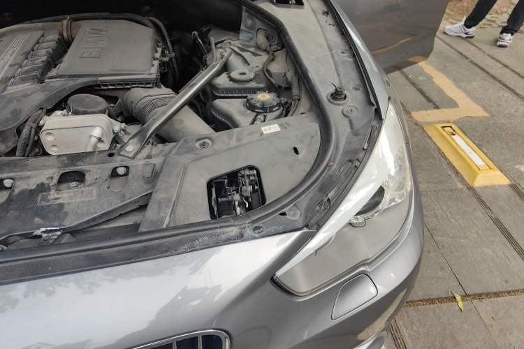 Used BMW 5 Series GT 2011 535i Elegant Edition Engine Bay Left