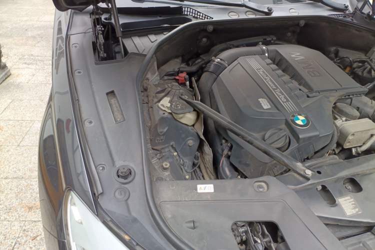 Used BMW 5 Series GT 2011 535i Elegant Edition Engine Bay Right