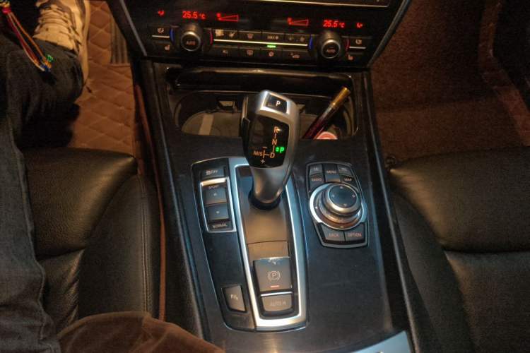 Used BMW 5 Series GT 2011 535i Elegant Edition Gear Lever